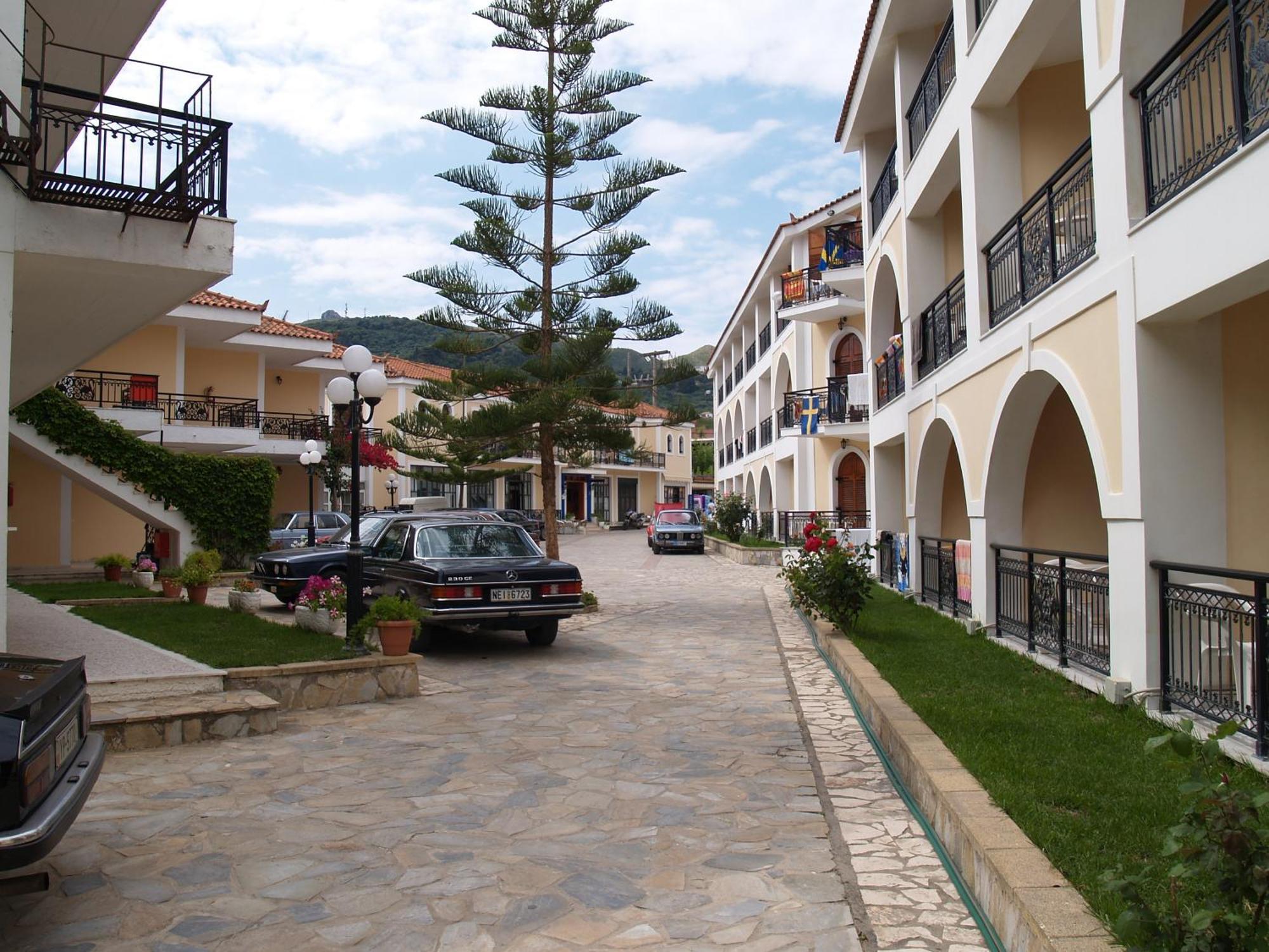 Castello Beach 2*