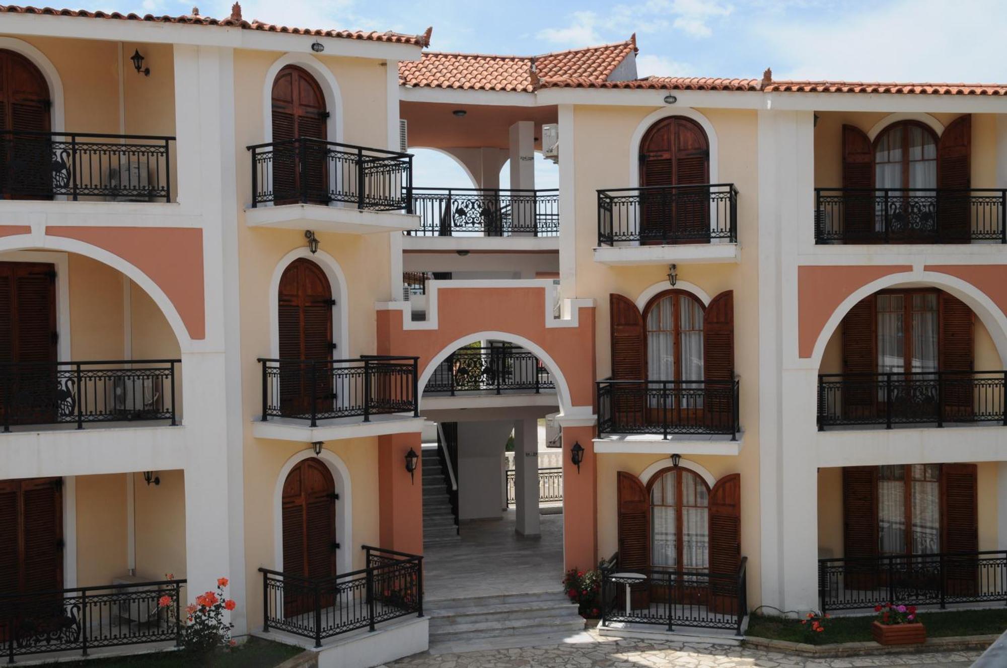 Castello Aparthotel 2*